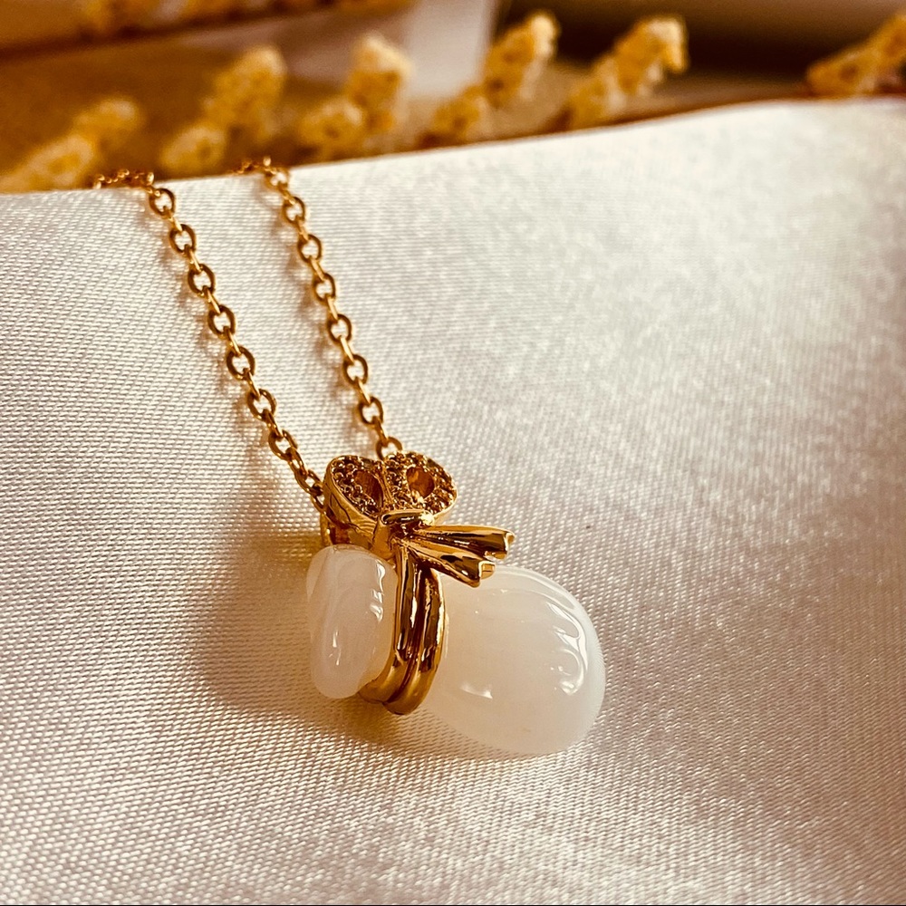 18K Gold White Jade Good Lucky Money Bag Pendant Cross Clavicle Chain Necklace - Picture 6 of 9
